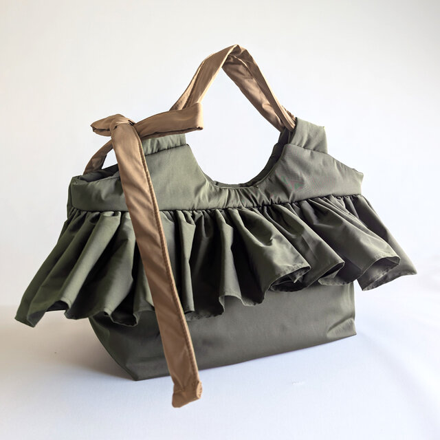 中綿入り・撥水加工フリルトート(カーキー)