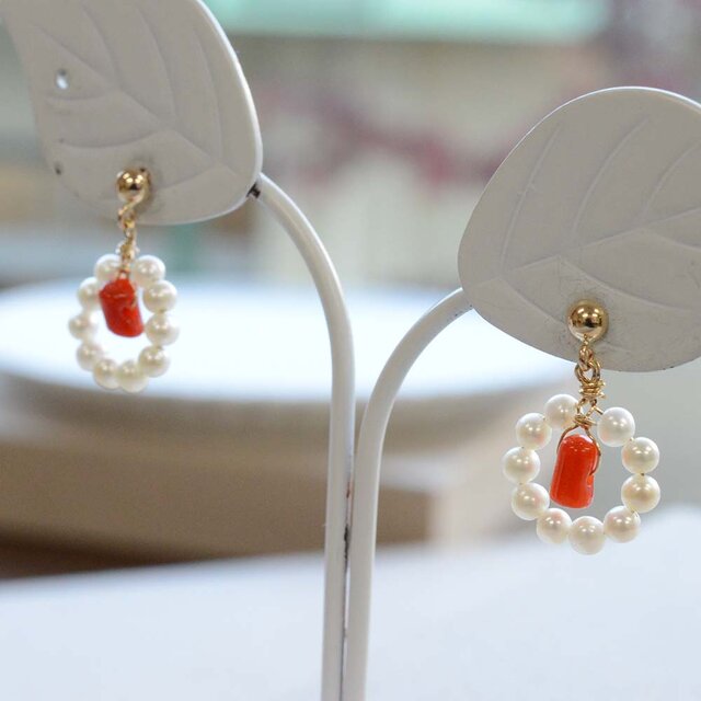 K10 珊瑚と真珠を使った手作りのサークルピアス