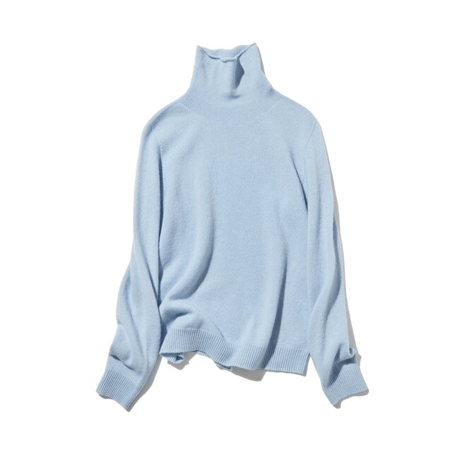 着心地がよく、きれいめに着られる 秋冬の大本命ニット ウール100％　ウールセーター ベージュ　水色251120-3