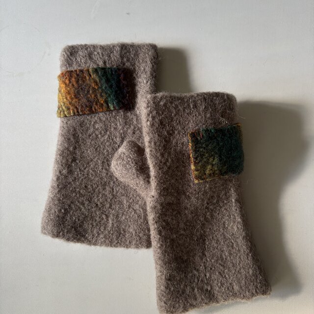 ゆびなしフエルトミトン　ほうじ茶