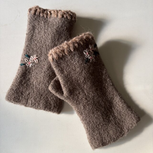 ゆびなしフエルトミトン　flower ほうじ茶