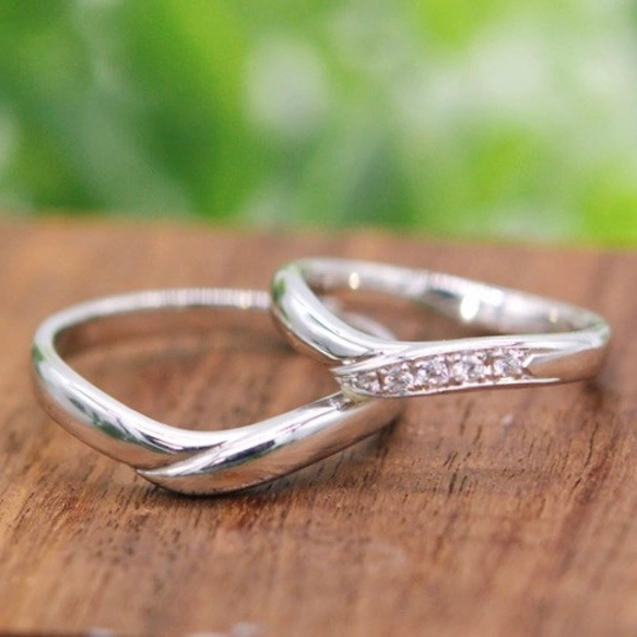 【ペア特別価格】プラチナ ダイヤモンド 結婚指輪 ~Hand in hand手を繋ぐ~【Vシェイプタイプ/送料無料】