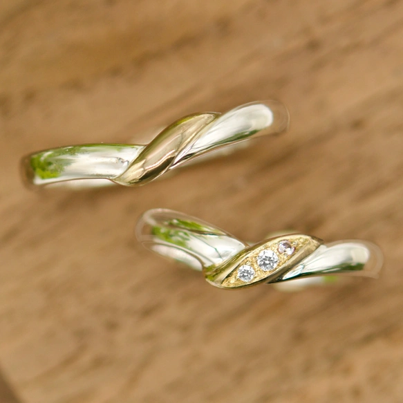 新作【ペア特別価格】プラチナ ゴールド ダイヤモンド 結婚指輪 ~Moonlight月明かり~【Vシェイプタイプ/送料無料】