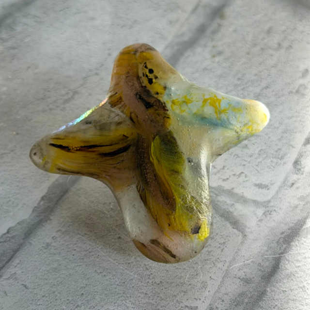 AME yellow M002 パート・ド・ヴェールガラスのお守り | iichi 日々の