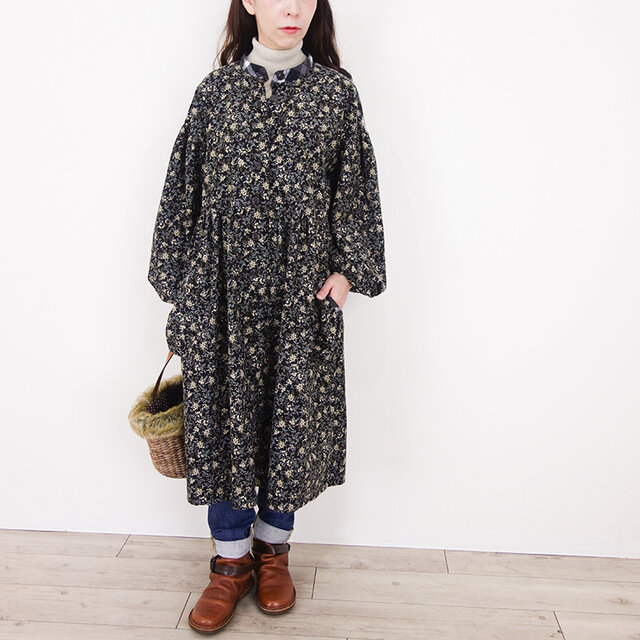 ブラック小花コーデュロイと起毛タータン・ふんわりギャザー羽織りワンピース