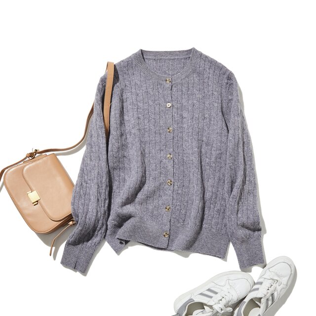 時代を超えて愛されるケーブル編みカーディガン　ウール100％カーディガン ウールニット グレー 251121-1