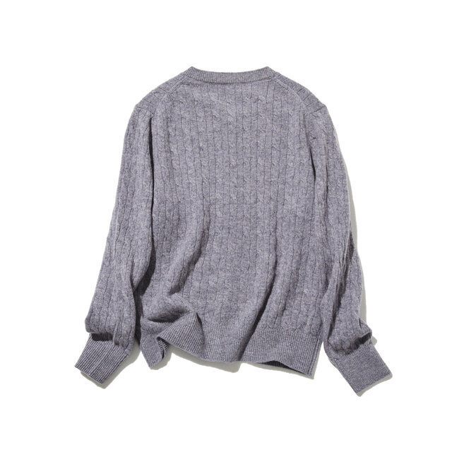 時代を超えて愛されるケーブル編みカーディガン ウール100