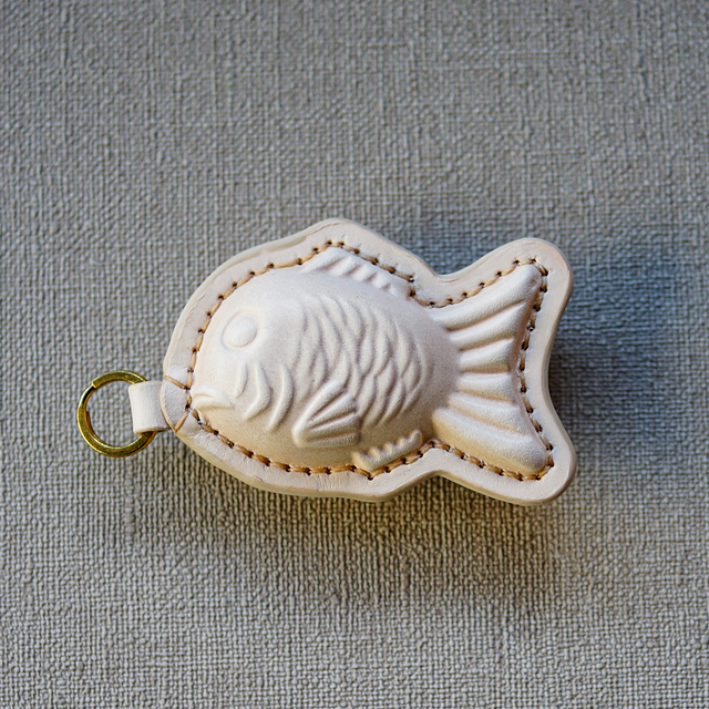 本革たい焼きチャーム【生地／キナリ】