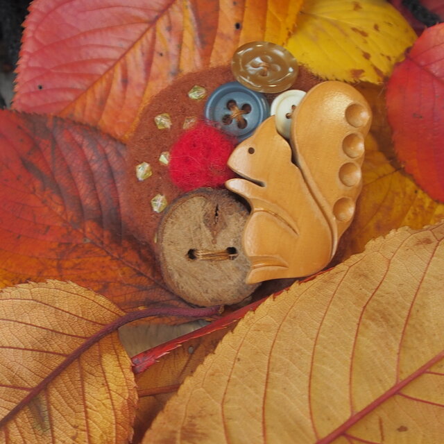 ボタンブローチ　8.8