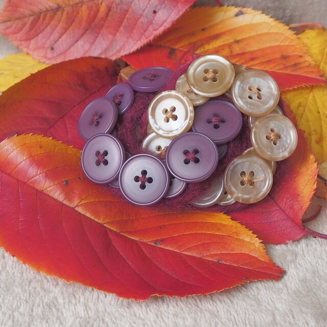 ボタンブローチ　8.9