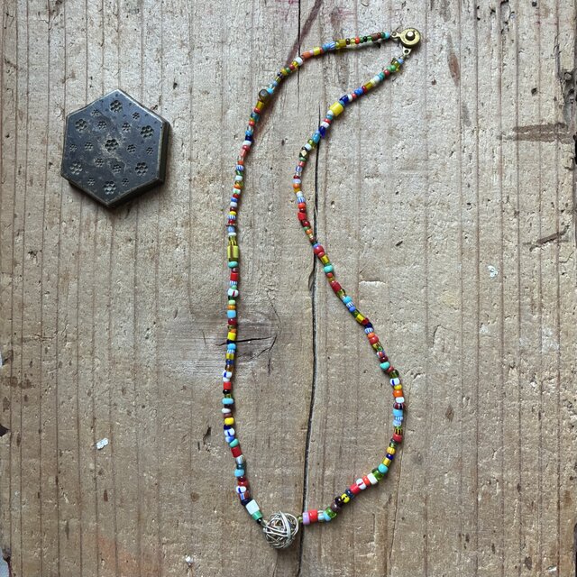 【no.1212】グリーン　シルバー　ビーズ刺繍　ハンドメイドアクセサリー 新作おしえて】ビーズ刺繍アクセサリー作家・oldewさんの「ペール