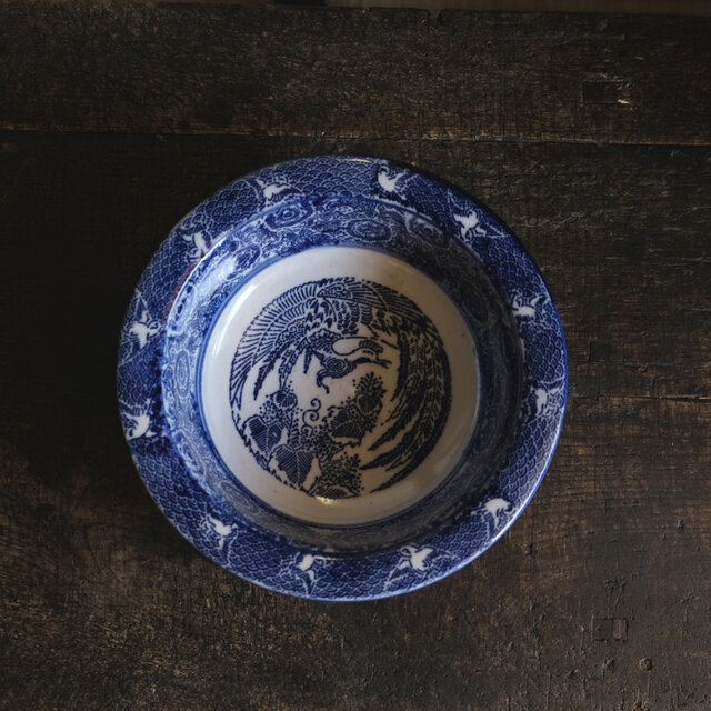 見込みに鳳凰◆縁に鳥。伊万里　ベロ藍印判鉢　碗　骨董・antiques 瓢箪　古民家　明治期
