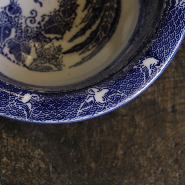 見込みに鳳凰◇縁に鳥。伊万里 ベロ藍印判鉢 碗 骨董・antiques 瓢箪