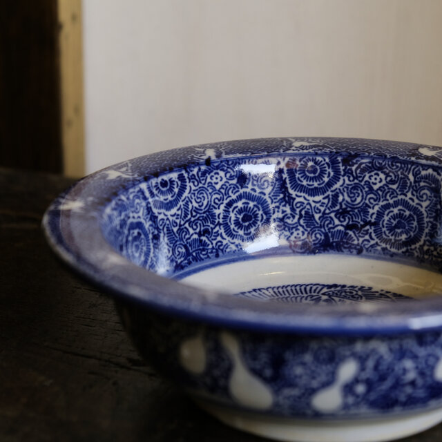 見込みに鳳凰◇縁に鳥。伊万里 ベロ藍印判鉢 碗 骨董・antiques 瓢箪