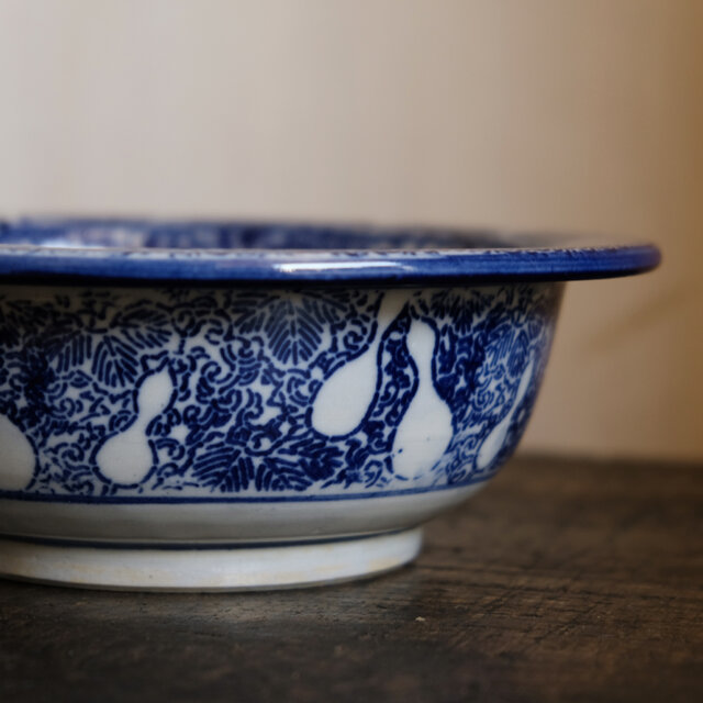 見込みに鳳凰◇縁に鳥。伊万里 ベロ藍印判鉢 碗 骨董・antiques 瓢箪