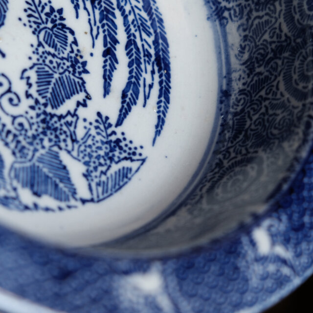 見込みに鳳凰◇縁に鳥。伊万里 ベロ藍印判鉢 碗 骨董・antiques 瓢箪