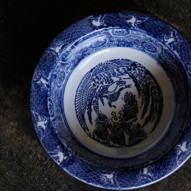見込みに鳳凰◇縁に鳥。伊万里 ベロ藍印判鉢 碗 骨董・antiques 瓢箪