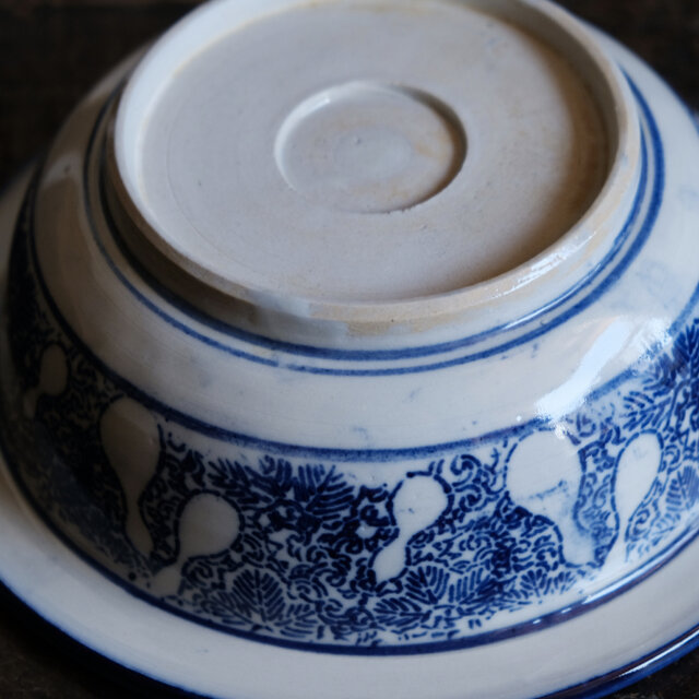 見込みに鳳凰◇縁に鳥。伊万里 ベロ藍印判鉢 碗 骨董・antiques 瓢箪