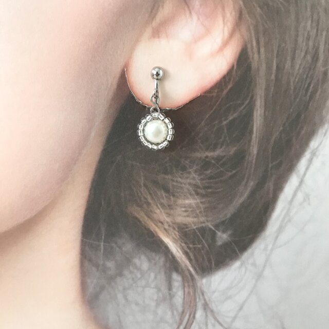 淡水パール の ビーズ編み イヤリング　ホワイト 白 フォーマル 卒業式 入学式 卒園 入園 結婚式