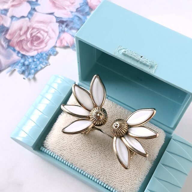 《TRIFARI 》 “Petaltime” Alfred Philippe トリファリ ヴィンテージイヤリング