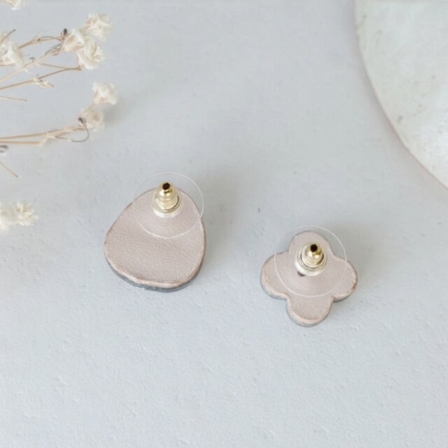 T-257 美濃焼タイルのピアス／イヤリング ブラックパールカラー【裏面