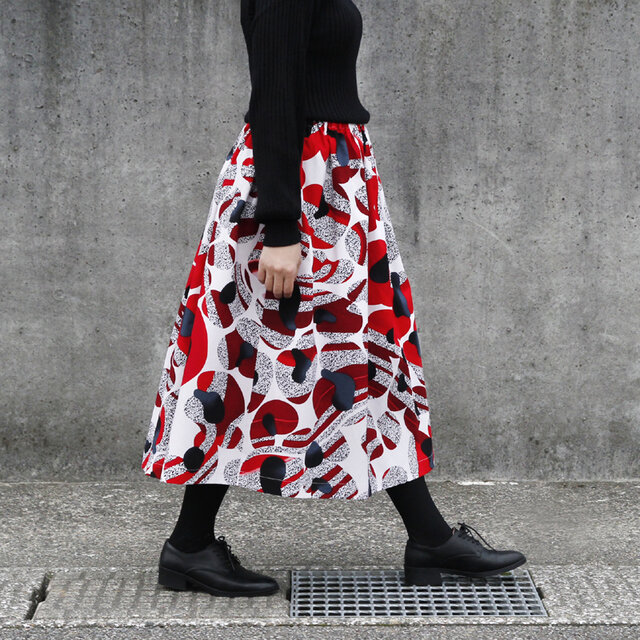 アフリカ布のギャザースカート（スカーレット×ホワイト）アフリカンプリント アフリカンファブリック