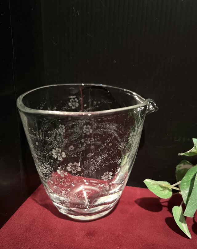 花吹雪の片口〜手彫りガラス〜 | iichi 日々の暮らしを心地よくする