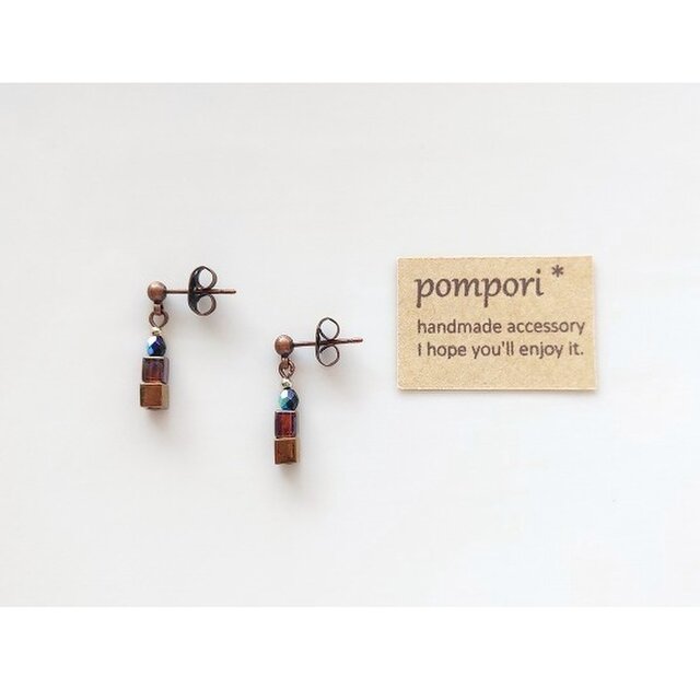 メタリックキューブのプチピアス