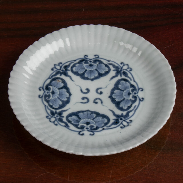 古伊万里 染付草花文 輪花中皿 江戸後期 | iichi 日々の暮らしを