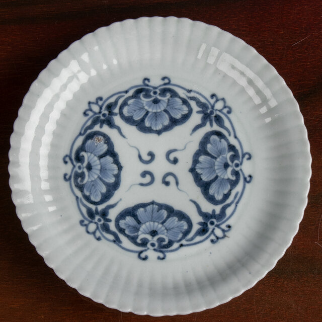 古伊万里 染付草花文 輪花中皿 江戸後期 | iichi 日々の暮らしを