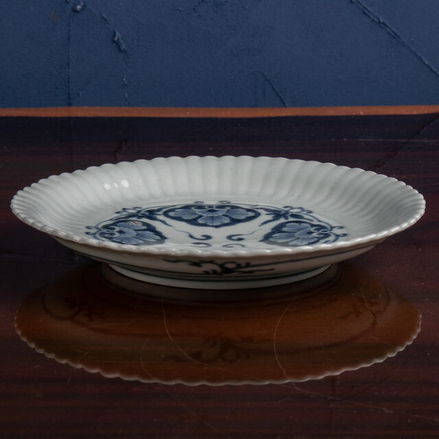 古伊万里 染付草花文 輪花中皿 江戸後期 | iichi 日々の暮らしを