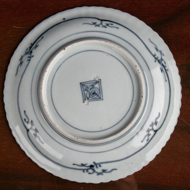 古伊万里 染付草花文 輪花中皿 江戸後期 | iichi 日々の暮らしを