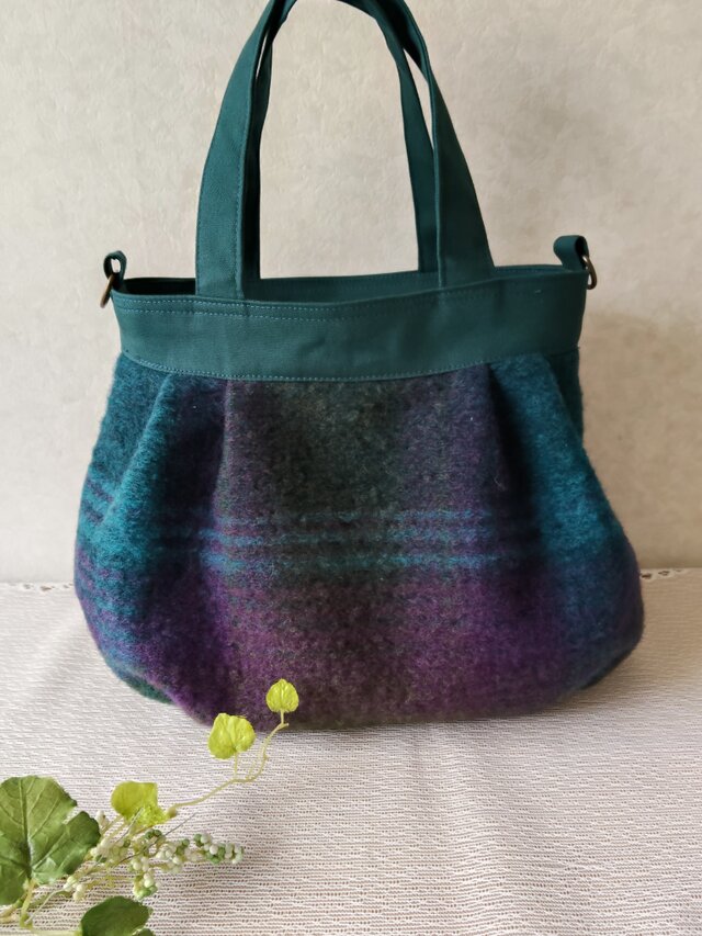 ウール混、タータンチェック×ティールグリーンのタック入りトート（イタリア製）