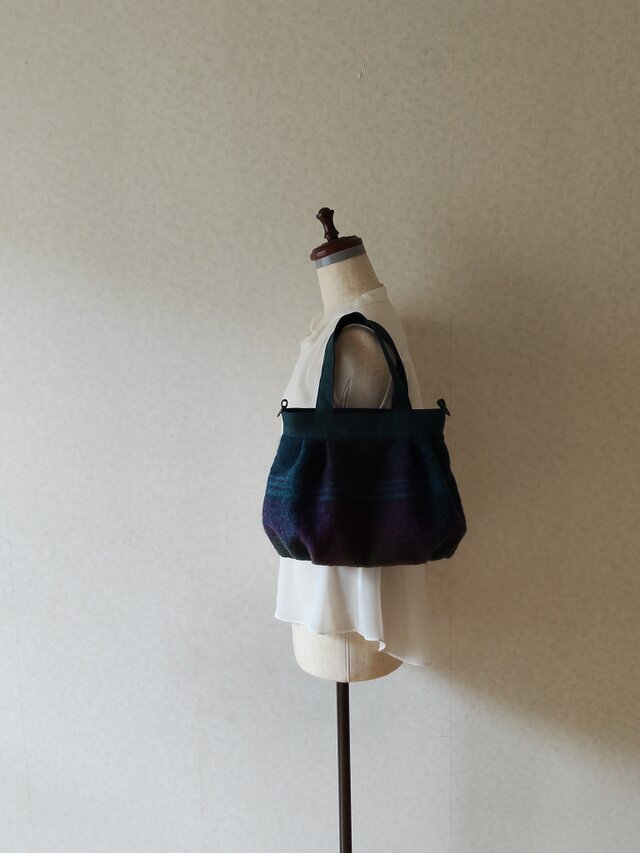 ウール混、タータンチェック×ティールグリーンのタック入りトート