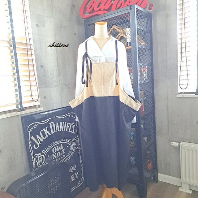 【背中がかわいい】マキシ：エプロンドレス：ブラック×リネン【1018】