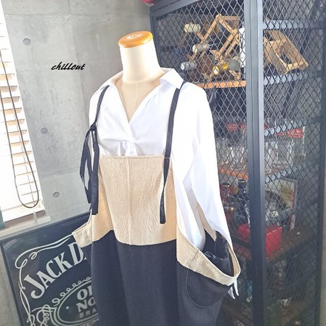 背中がかわいい】マキシ：エプロンドレス：ブラック×リネン【1019