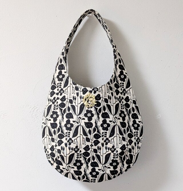 たまご型ショルダー（白 黒）