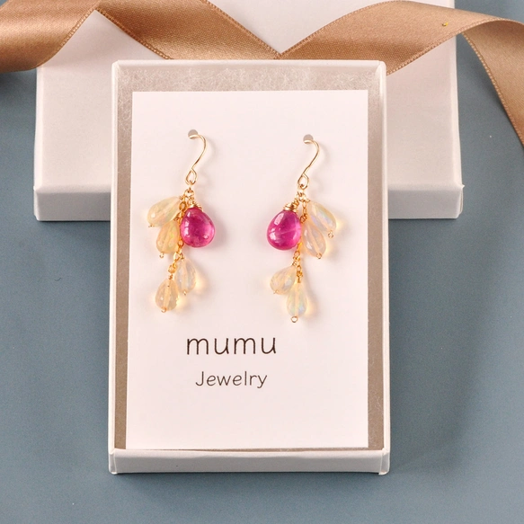 「光粒のルビーフリンジ ピアス（早割価格）」ルビーxプレシャスオパールピアス14kgf