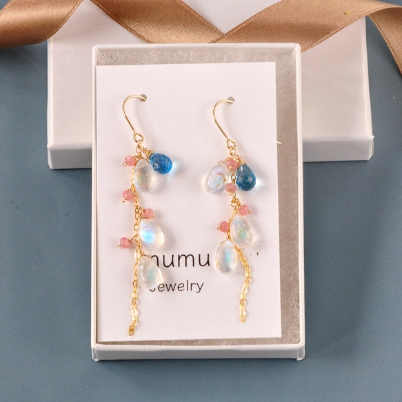 Winter Glow Drop スイスブルートパーズ × レインボームーンストーン ピアス（早割価格）