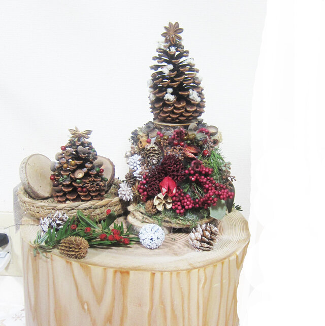 6点セット　松ぼっくりと木の実のクリスマスツリー　アレンジ自由　イエスキリスト降誕　木の実　どんぐり