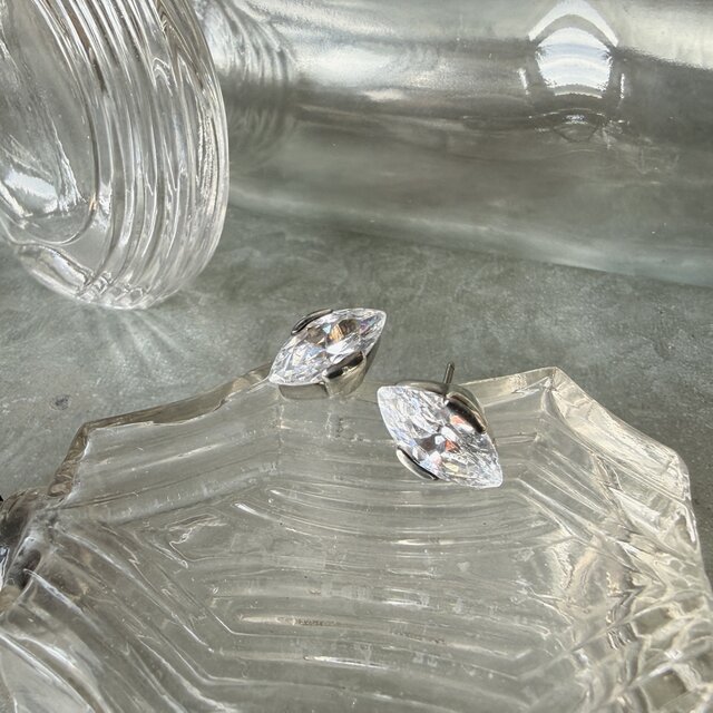 PA450-【 AVON 】エイボン・ヴィンテージピアス 2003 Silver Tone CZ