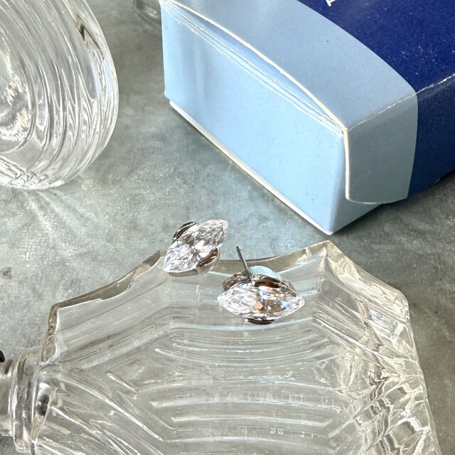 PA450-【 AVON 】エイボン・ヴィンテージピアス 2003 Silver Tone CZ