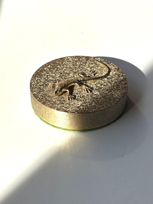 トカゲ　ペーパーウェイト