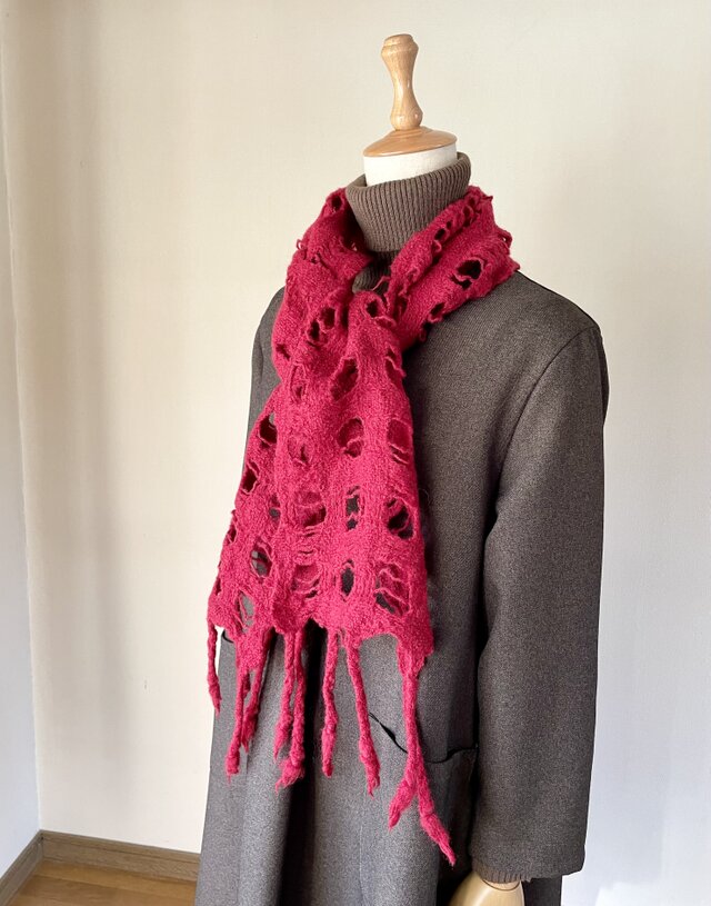 真っ赤な手織りフェルトストール