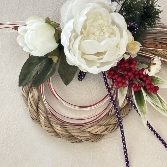 超豪華！豪華絢爛！お正月リース♡八重桜と3色牡丹のお正月飾り♡造花リース 24日までセールします！白の牡丹のお正月飾り | iichi 日々の暮らしを