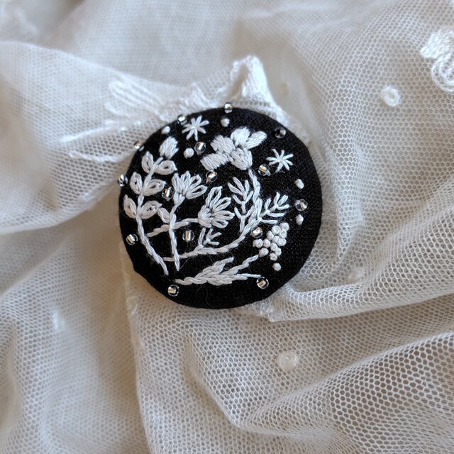 刺繍*リネン*ブローチ*黒