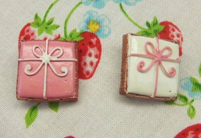 プレゼント型アイシングクッキーブローチセット | iichi 日々の暮らし