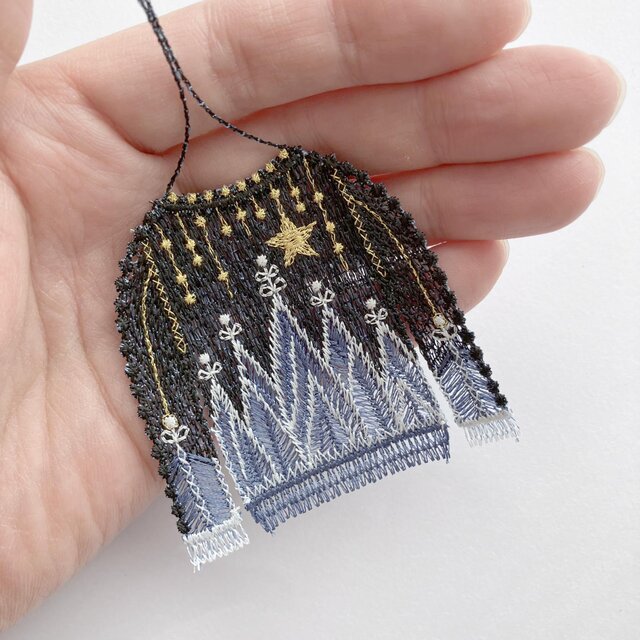 刺繍オーナメント・星ともるセーター | iichi 日々の暮らしを心地よく