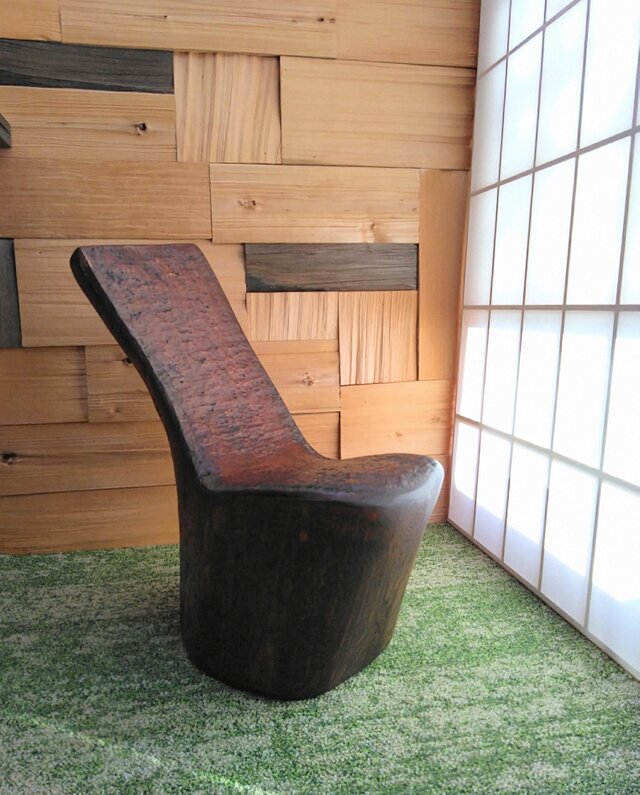 背もたれまるた椅子　～一木の椅子・欅材～