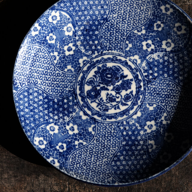 ベロ藍で素敵◇花尽くし。伊万里 花文印判七寸中皿 骨董・antiques